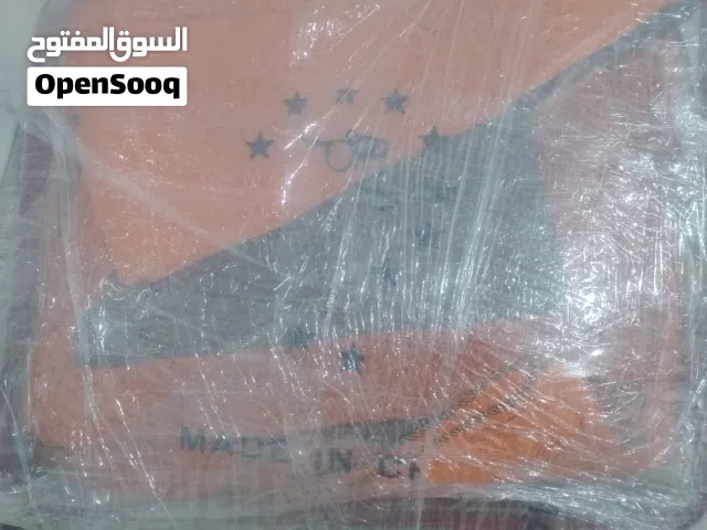 لحاف جديد بكامل قطعه للبيع