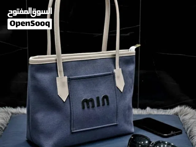 الجديد موجود كل شي موجود  شنط نسائي  في غاية الروعه وتشكيله جديده حجم نسائي مرغوب  بي اقل