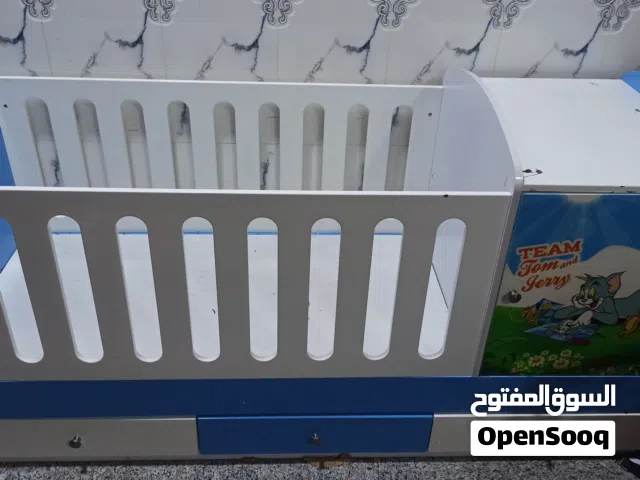 جربايه سرير اطفال وملحق+جرارات3+خانه ملابس  مستخدم ولاكنه بحاله جيده جيده