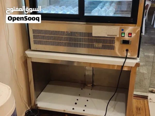 ثلاجة عرض وتبريد حلويات