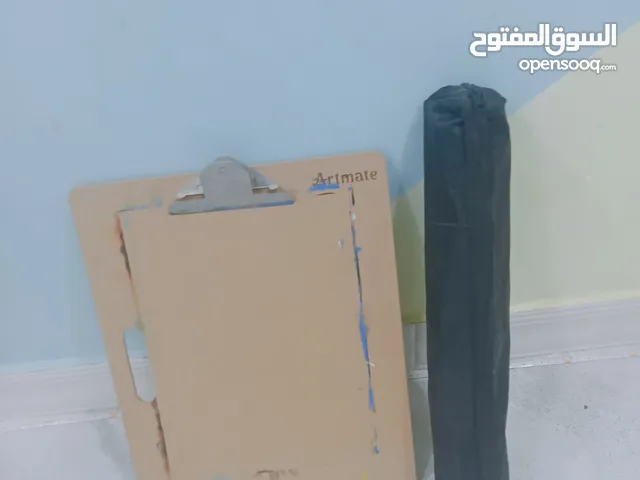 ستاند رسم مع خشبه رسم هديه السعر 20 الف وبيه مجال مستعمل 5 ايام تتكبر وتتزغر