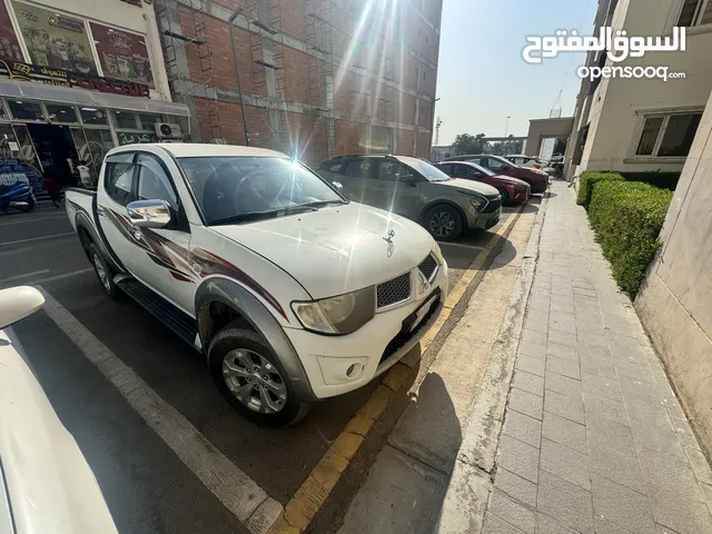 ميتسوبيشي l 200 بيك اب