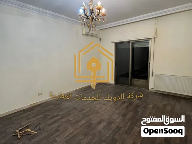 شقة فارغة - مميزة - 3نوم 1ماستر - 240م - مطلة - موقع مميز / دير غبار