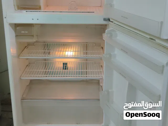 نبيع ثلاجه هيتاشي 24 قدم حجم كبير بحاله ممتازه استخدام معا التوصل التشغيل والكفاله