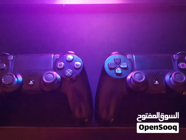مقابض بليستيشن 4 اصلية للبيع ممتازة للعب و يمكن شبكها بلوتوث