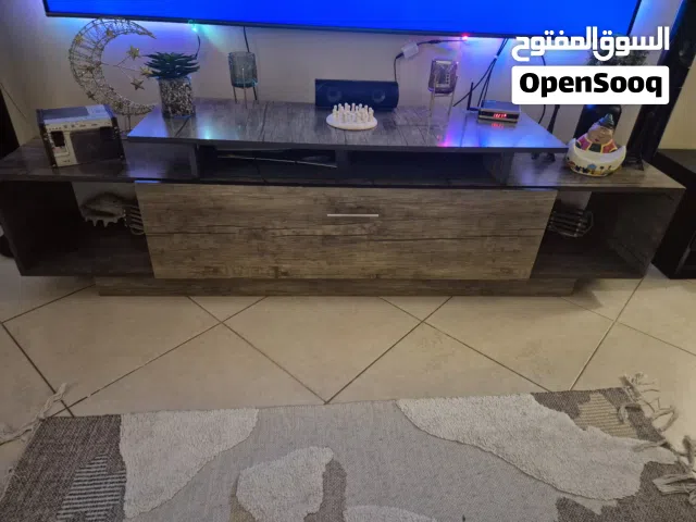 للبيع طاولة تلفاز نظيفة