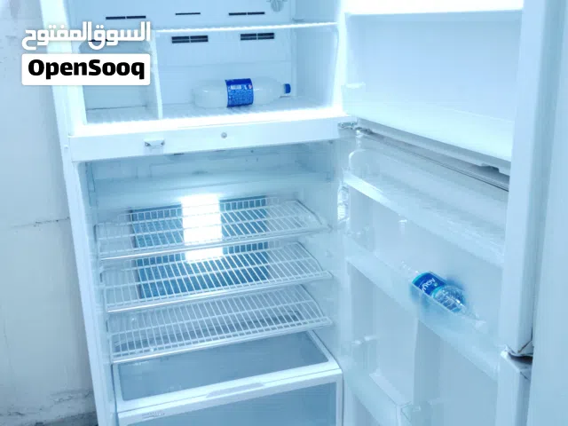 متوفر ثلاجه حجم كبير بحاله ممتازه ثلاجه هيتاشي 24 قدم