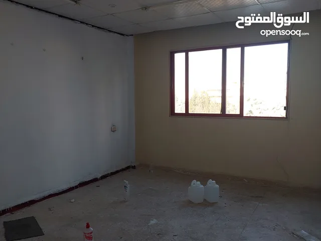 مكتب للبيع . قابل للتفاوض