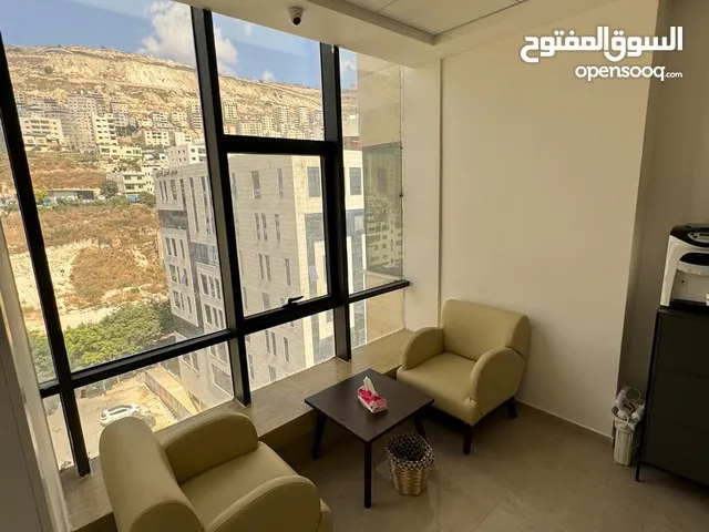 مساحة مكتبيه مفروشه للايجار. نابلس - عمارة بدوي المصري - قرب غرغور وكلاء مرسيدس