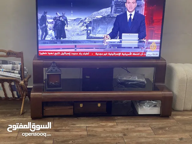 طاولة تلفزيون TV unit للبيع في غرفة الجلوس