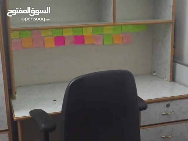 مكتب للبيع: مكتب مع خزانة بحالة ممتازة