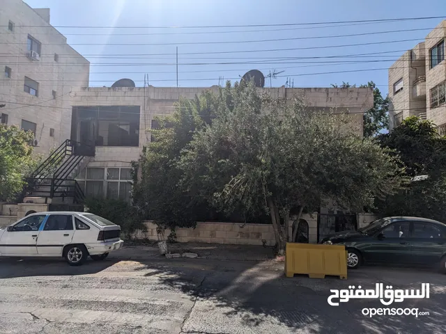 776 m2 More than 6 bedrooms Villa for Sale in Amman Um Uthaiena