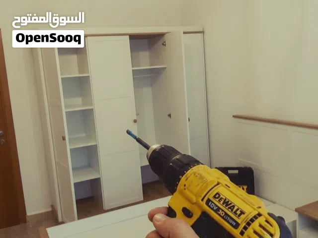 فني اثاث منزلي و مكتبي و مطابخ فك و تركيب و صيانة بخبرة و دقة عالية