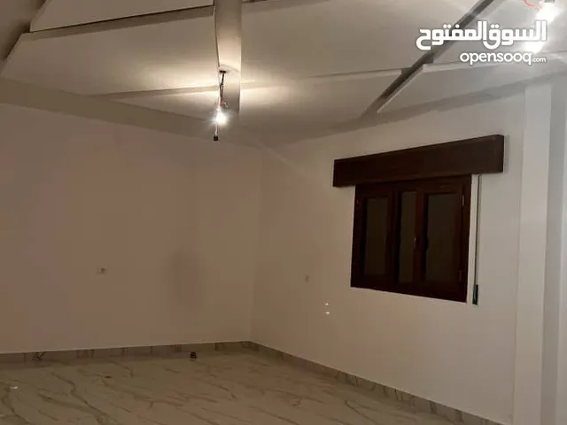 فيلا للإيجار في عين زارة الكحيلي شارع النسيم تشطيب حديث