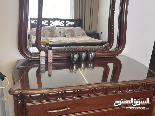 غرفة نوم ماستر للبيع خشب زان