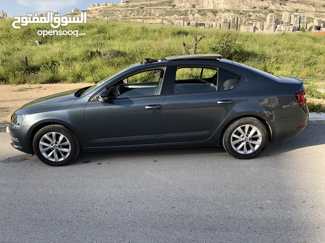 سكودا اوكتافيا 2019 بحالة الوكالة ، خالية من الضربات للبيع والسعر غير قابل للنقاش