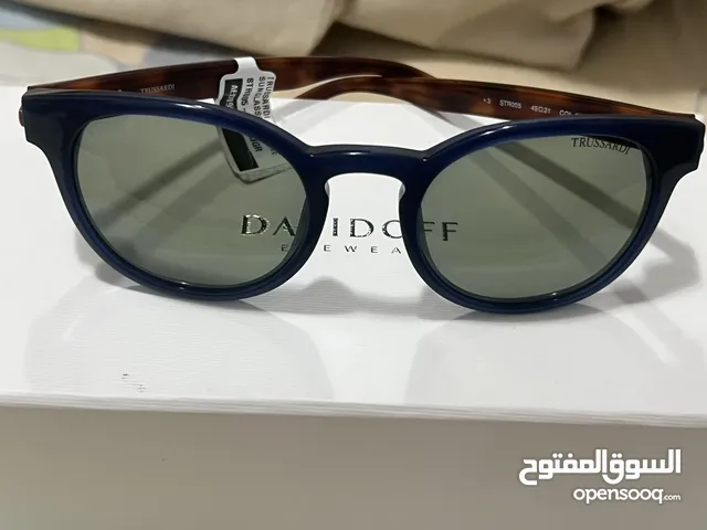 نضارة DAVIDOFF شكل مميز و مختلف و رائع لون ازرق غامق مع البني الذي يعطيه شكل مختلف و جذاب