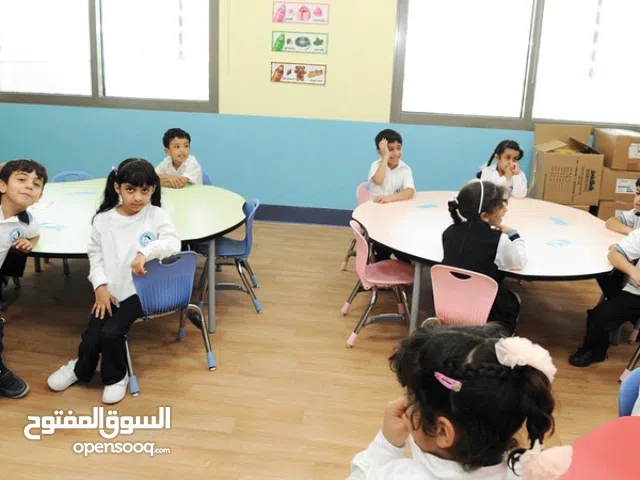 مُعلِمُك الخَاص بَيّنَ يَديك