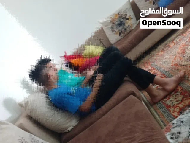 صالون للبيع