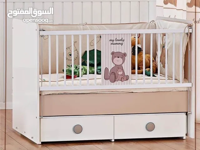 سرير اطفال مستعمل
