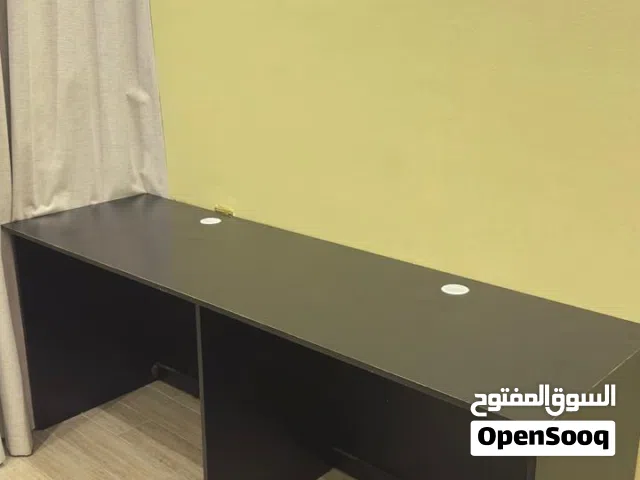 طاوله مترين لون أسود للبيع بسعر رخيص