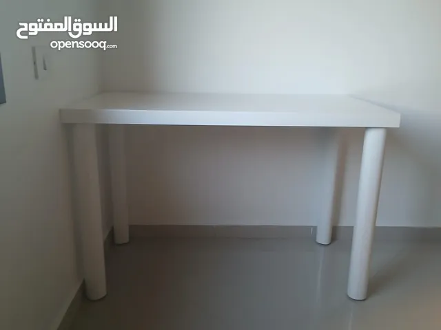 طاولة مفصلة جاهزة لون ابيض مطفي