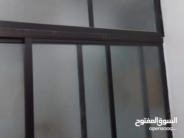 باب المنيوم اسود