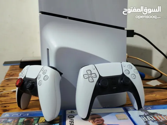 Ps5 slim cd مع ايدي عدد2 و 6 العاب