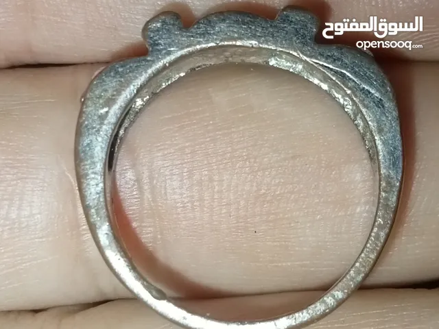 خاتمين قدام مقتنيات قديمه جدا حريمى تحفه شيك جدا