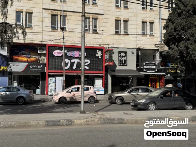 محل تجاري مؤجر  بقيمة 10000 سنوي بموقع استراتيجي جدا يقع مقابل البوابة الشمالية لجامعة اليرموك