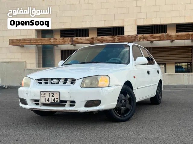 2002 هيونداي فيرنا Standard
