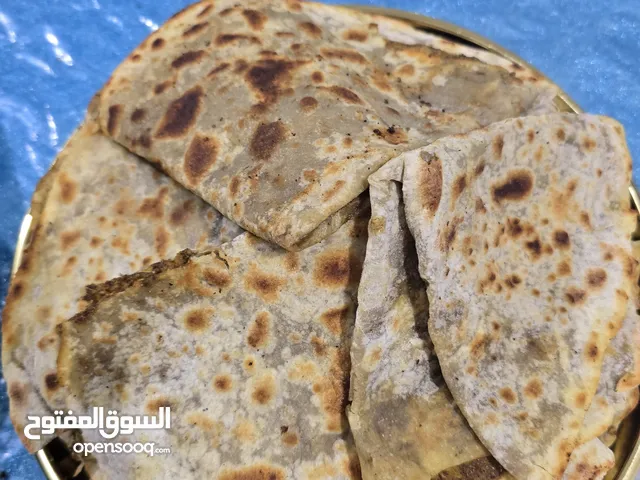 خبز صاج فلزن مهياوة بالزبدة او زيت زيتون او دهن عداني مهياوة اجار ثوم يبل مع طماط او بدون طماط كيلو