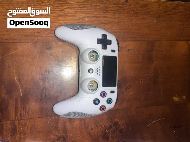 يد فور على شكل فايڤ حالة منيحة و جيدة بس القير مفلوت و الباقي ممتاز و مريح
