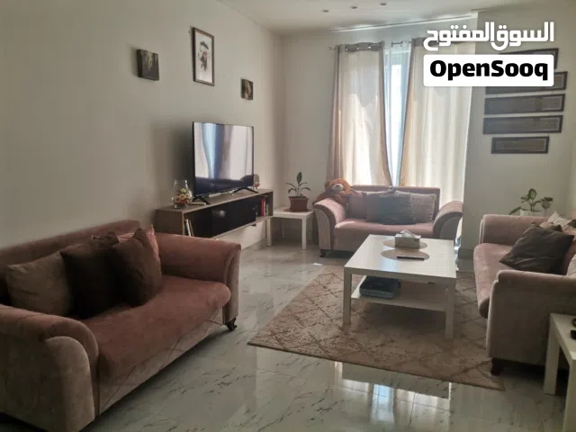 طقم كنب ل 7 اشخاص+طاولة سفرة