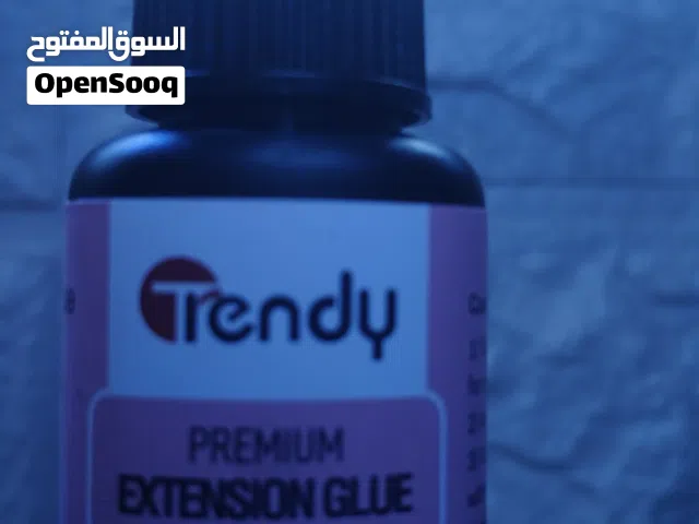 لاصق رموش شهري أسود من Trendy جديد