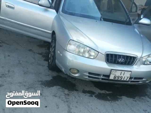 2001 هيونداي افانتي Standard