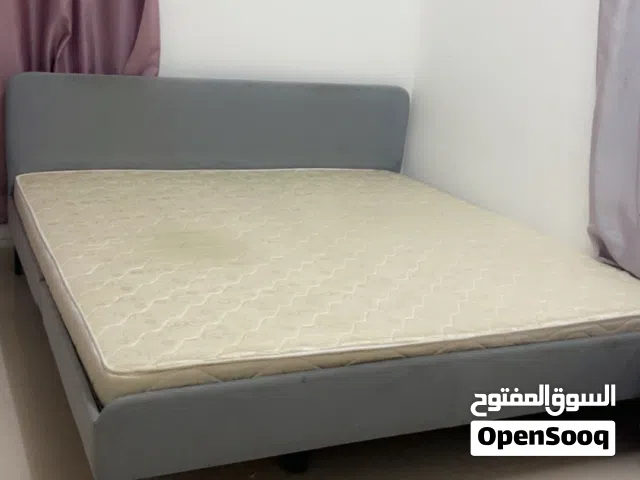 سرير مزدوج من ايكيا بحالة ممتازة بسعر 55 سرير أطفال من عمر يوم لحد 5 سنوات بسعر 15
