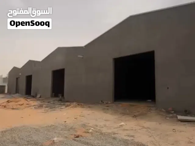 هناقر للايجار الموقع عين زارة طريق المشتل بالقرب من جزيرة المشتل