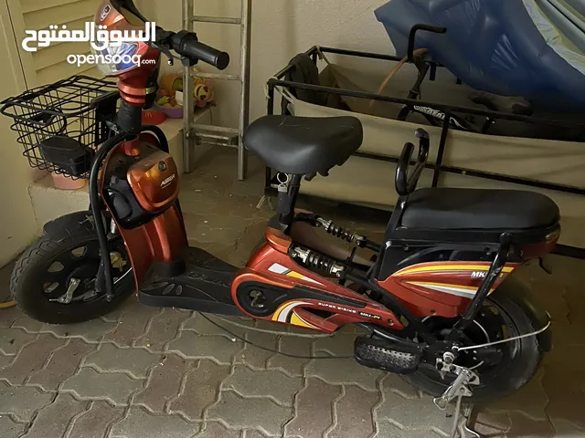 سكوتر كهربائي للبيع ب 500 الحاله 100% ما تشكي من على البطارية السكوتر مستعمل مده قصيره