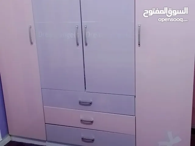 غرفة نوم بحالة ممتازة جدا للبيع