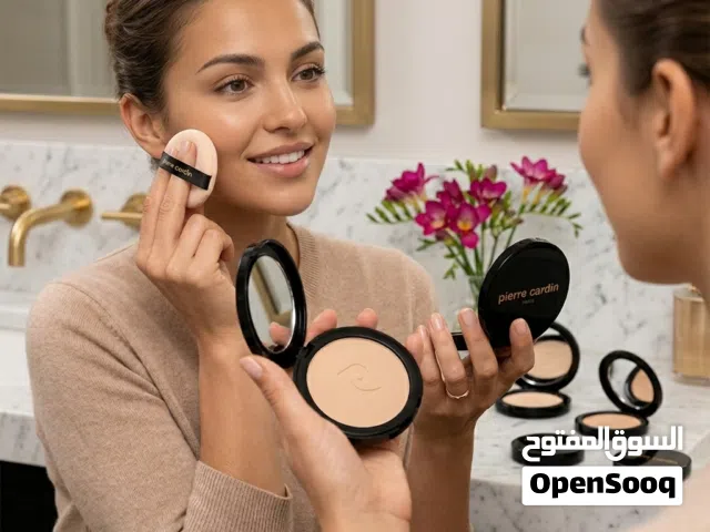 بودرة مضغوطة بورسلين إديشن (Porcelain Edition Compact Powder) من ماركة بيير كاردان (Pierre Cardin).