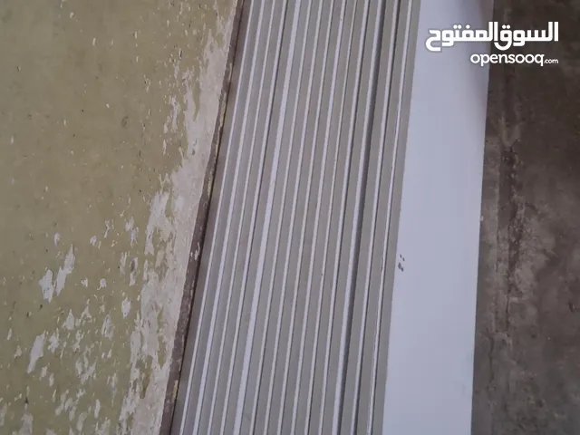 رفوف خشب بيض مستخدمات قليل للبيع