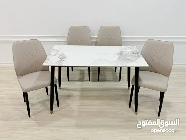 ميز طعام موديل حديث جدا راقي ومتين يناسب جميع الديكورات ومتوفر بعدت الوان ماستر يتوفر توصيل