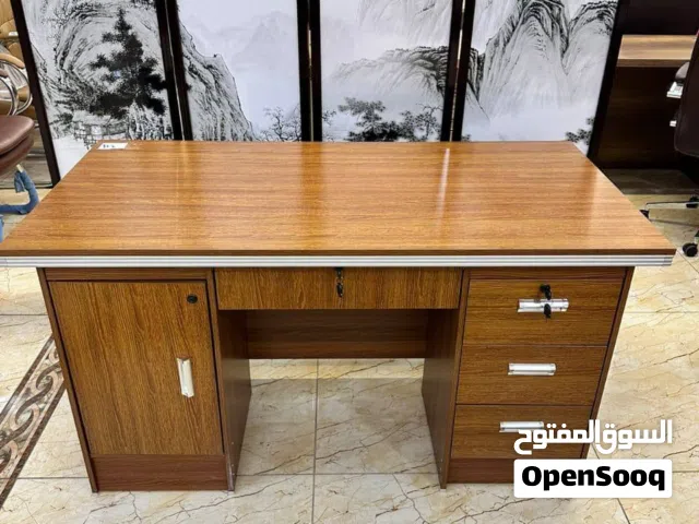 ميز مكتبي متوفر قياسات