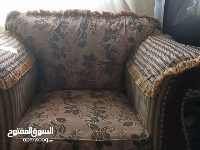 كنب للبيع في حاله ممتازة