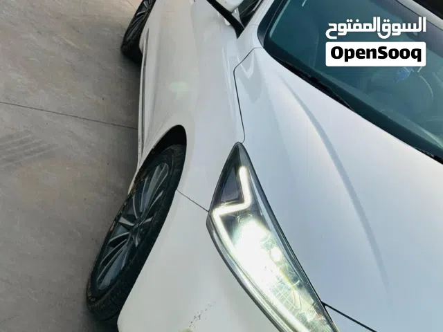 2017 كيا كادينزا Limited