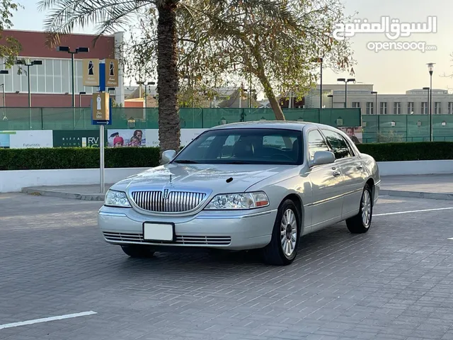 Lincoln Towncar Model 2004