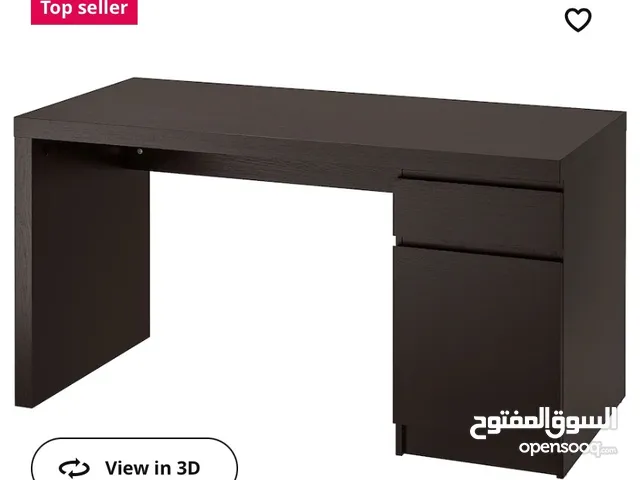 مكتب لون بني غامق من ايكيا بحالة جيدة جدا