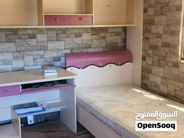 غرفت نوم وخزانه بحاله جيده