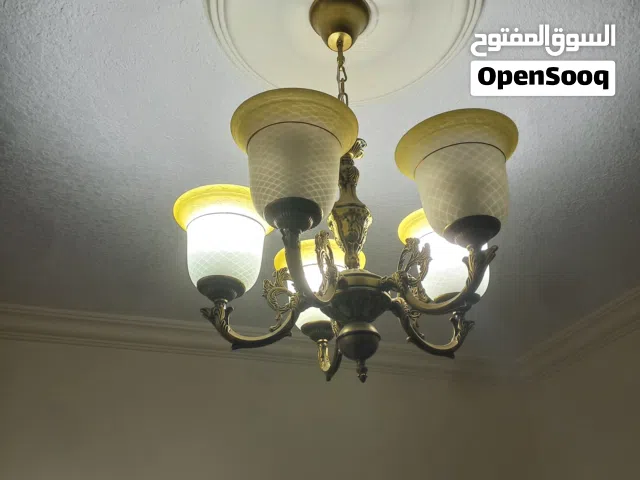 ثريات مستعمل قابل للتفاوض على السعر